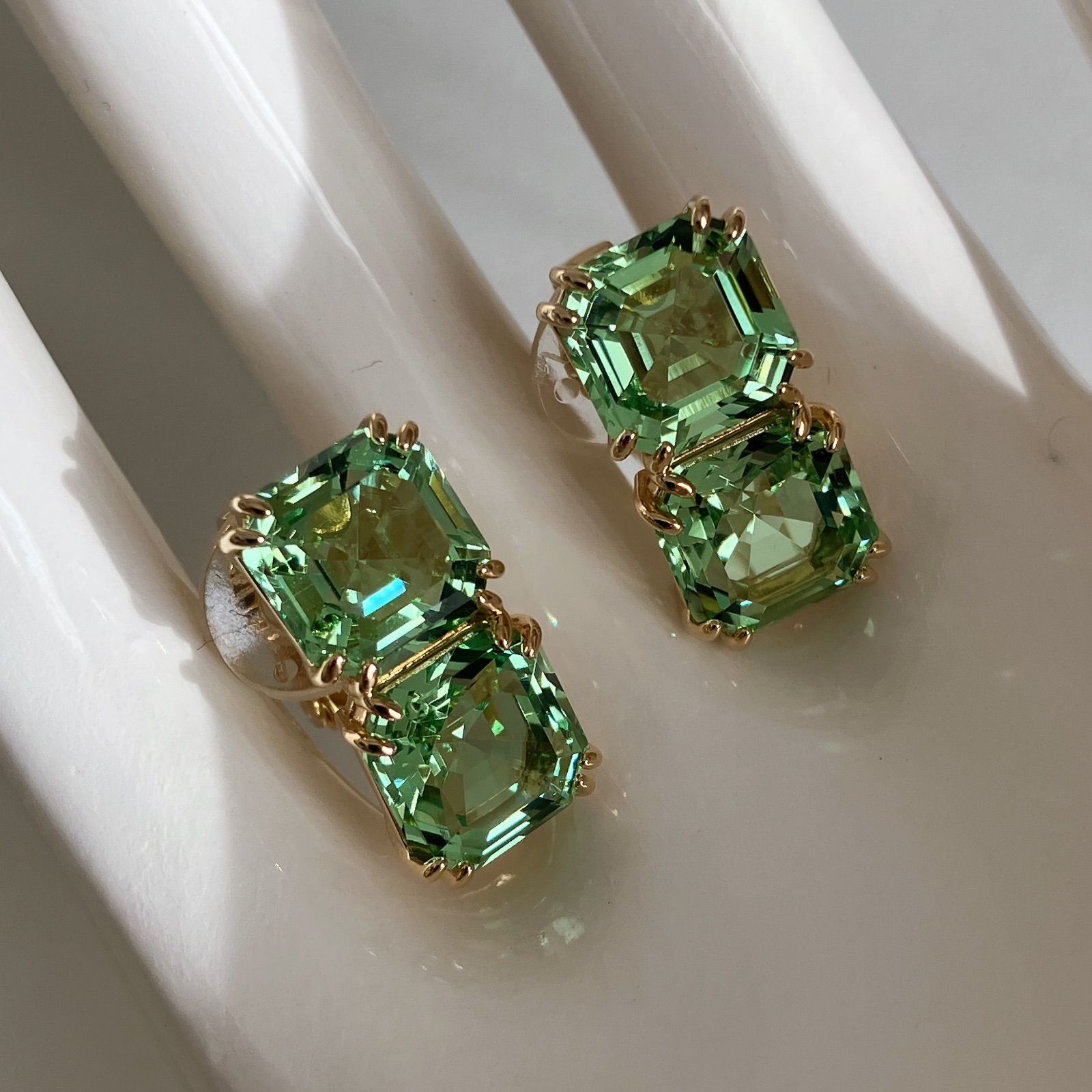 SWAROVSKI スワロフスキー Millenia クリップイヤリング