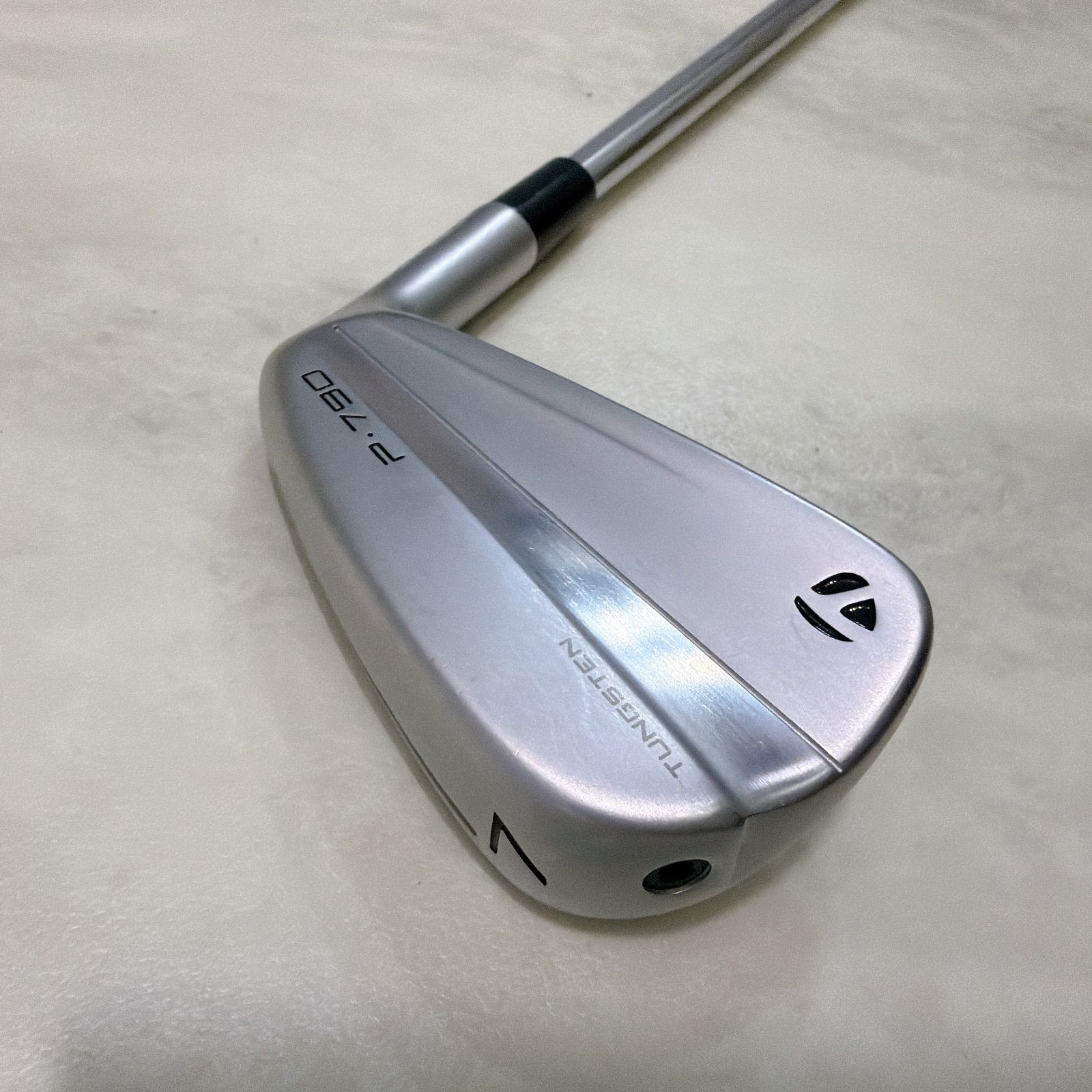 美品 テーラーメイド P790 2023年モデル 7番単品アイアン DG S 右