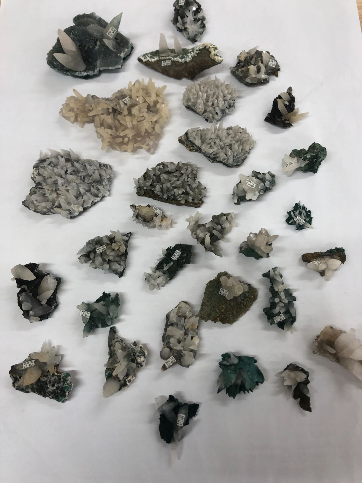 カルサイトクラスター原石（ブラジル産） - メルカリ