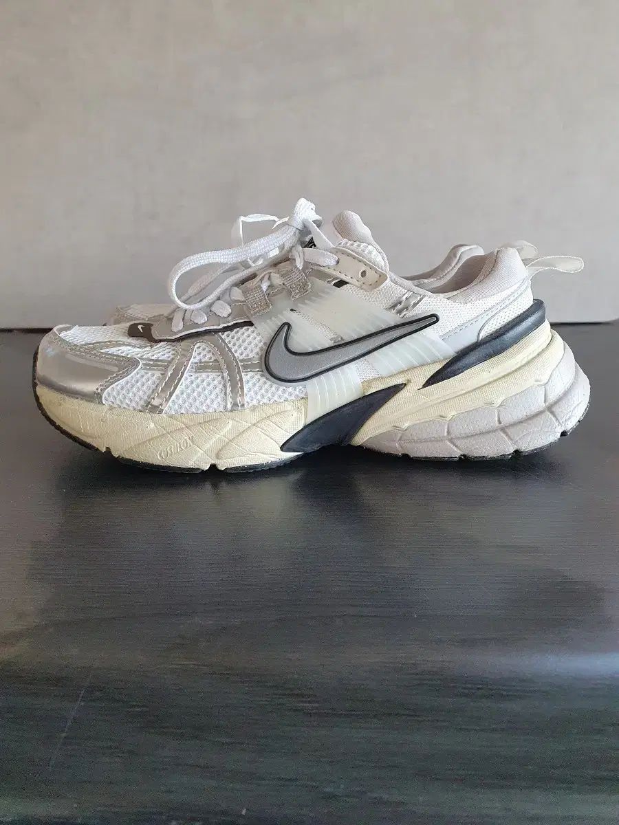 ナイキ V 2 K RUN サミット 白 245