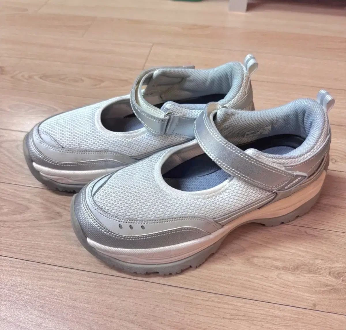 240 Honsby ダーリングハーバー メリージェーン スニーカー シルバー レディース