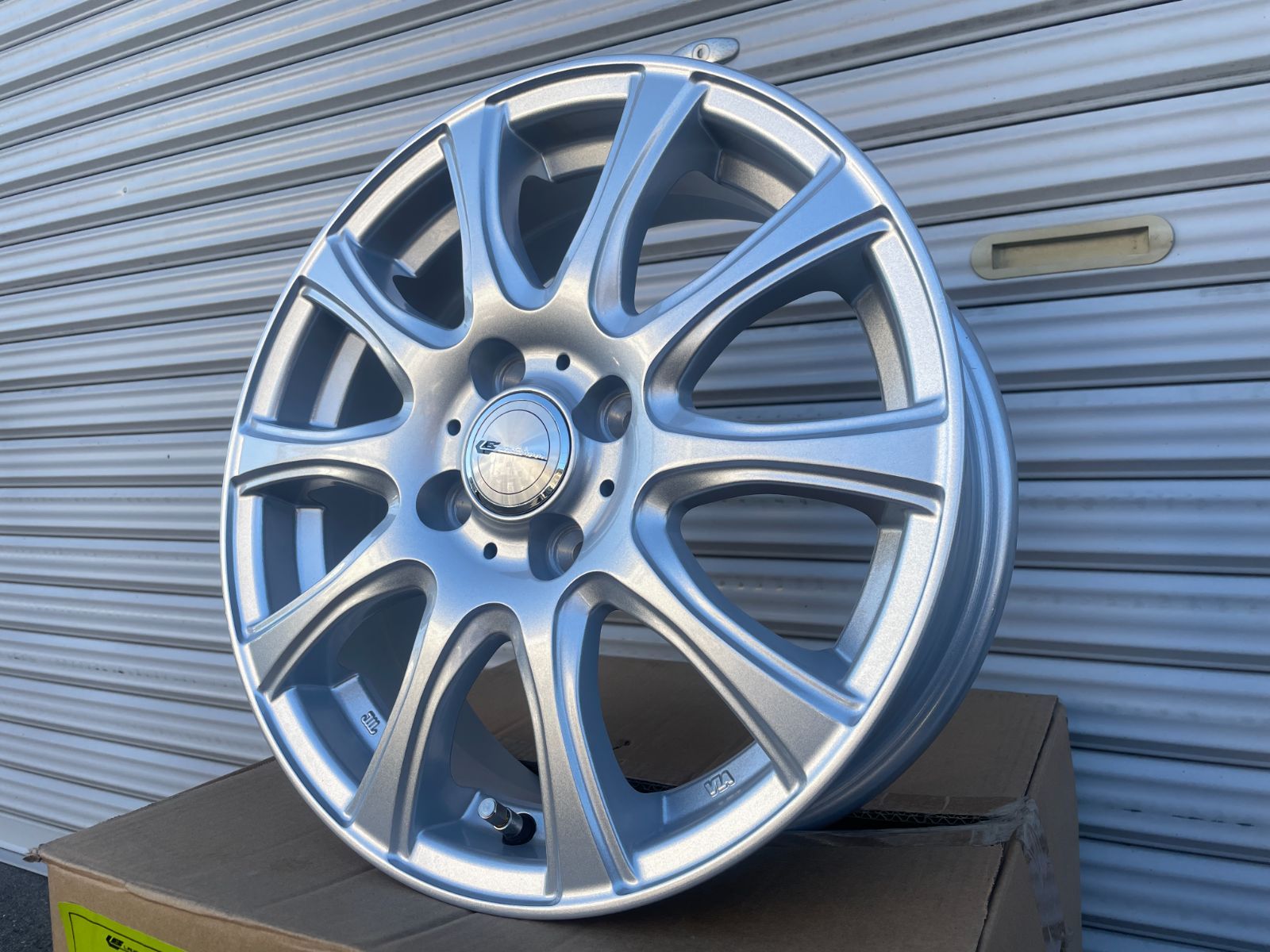 軽自動車〜コンパクトカー用 15インチ