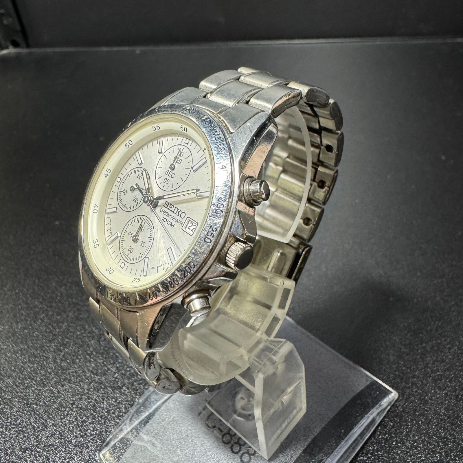 クロノグラフ時計 白文字盤