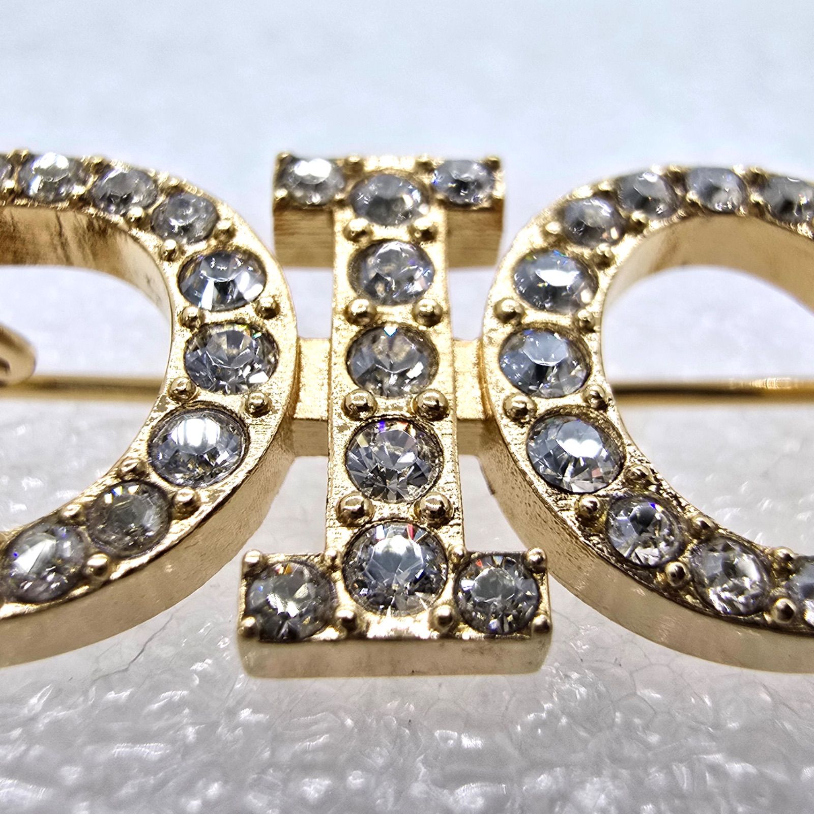 Dior クリスタルブローチ Dior クリスタルブローチ