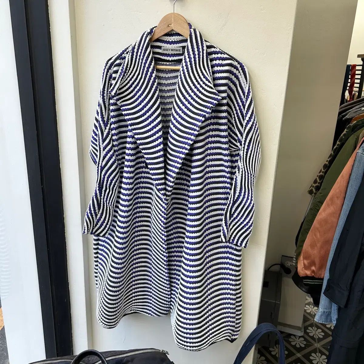 18S/S ISSEY MIYAKE イッセイミヤケ ロングコート - メルカリ