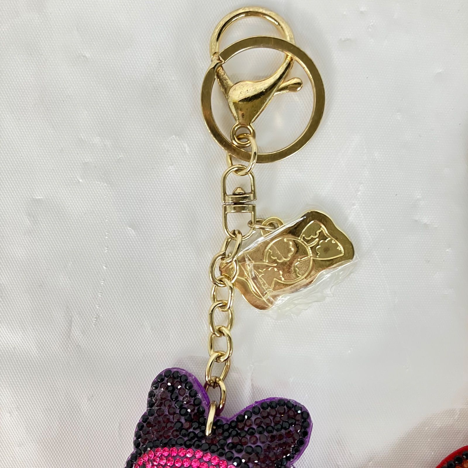 美品】キラキラキーホルダー バッグチャーム ぺこちゃん ☆ - メルカリ