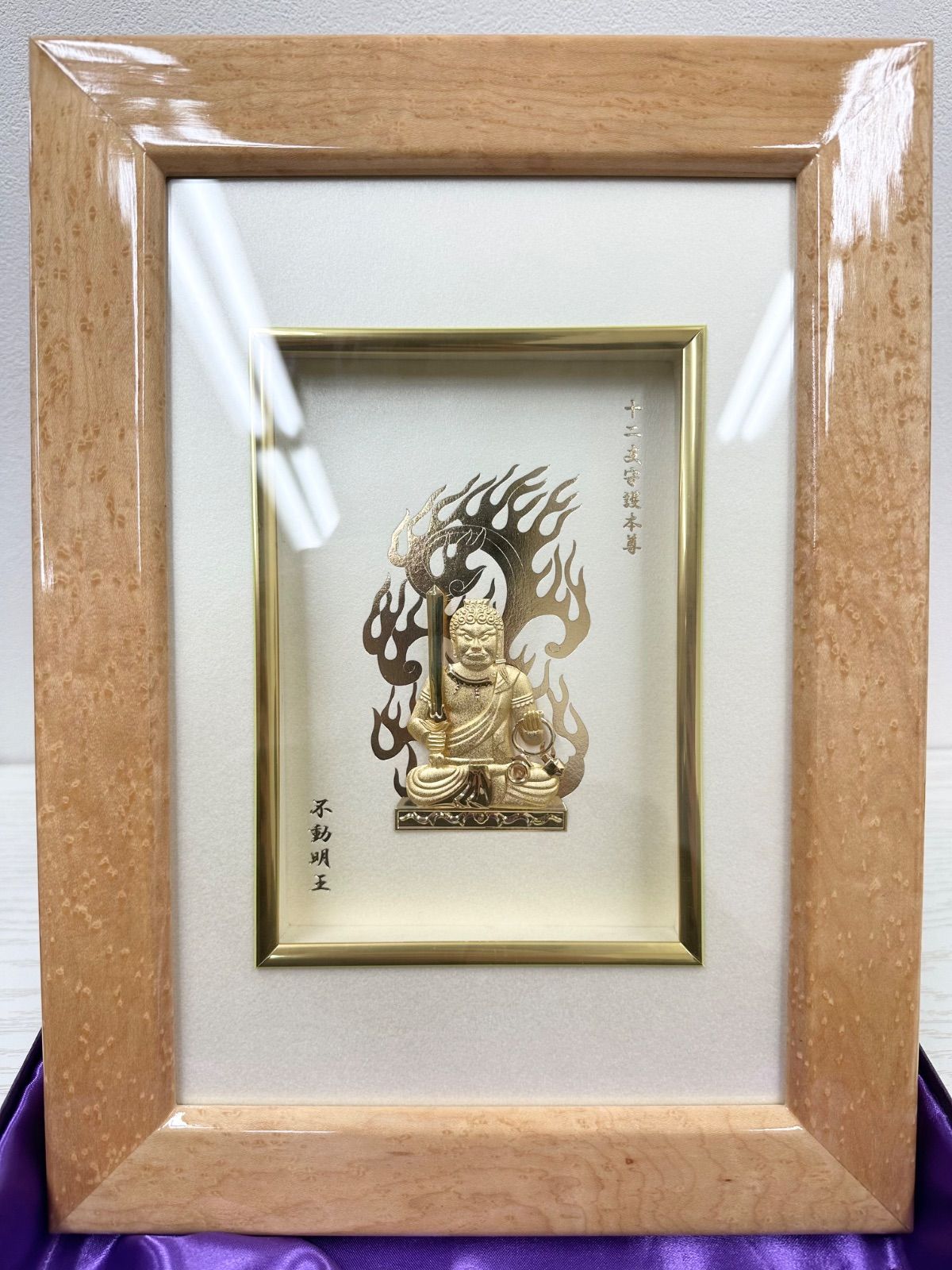 R 97 l 純金箔額 酉年守護本尊 不動明王 バーズアイメープル 章玉 保証書 額装 額縁 フレーム