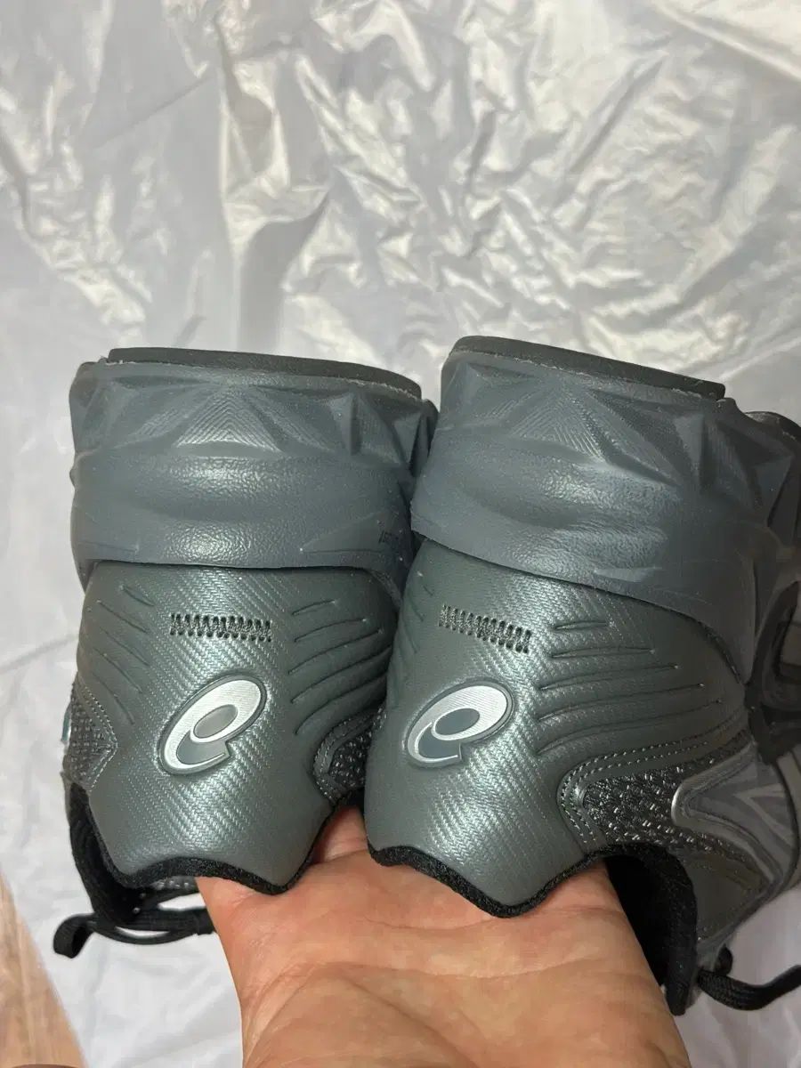 265 アシックス プロトブラスト スチール グレー