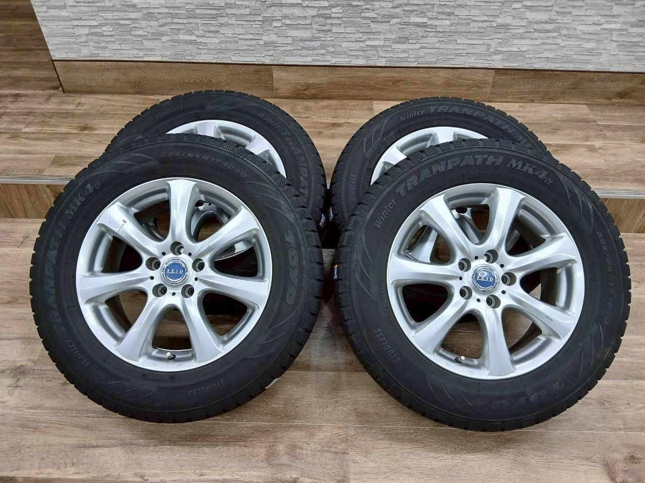 社外ホイール スタッドレスタイヤセット MK 4α 225 65 R 17 60系ハリアーRVA 4等へ