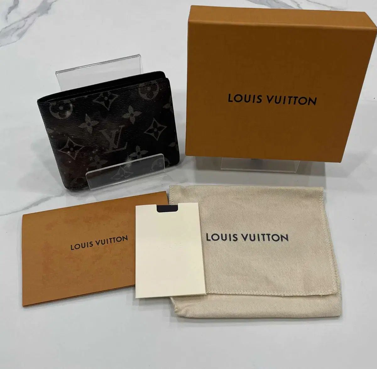 モデル ルイヴィトン ギャラクシー 二つ折り財布