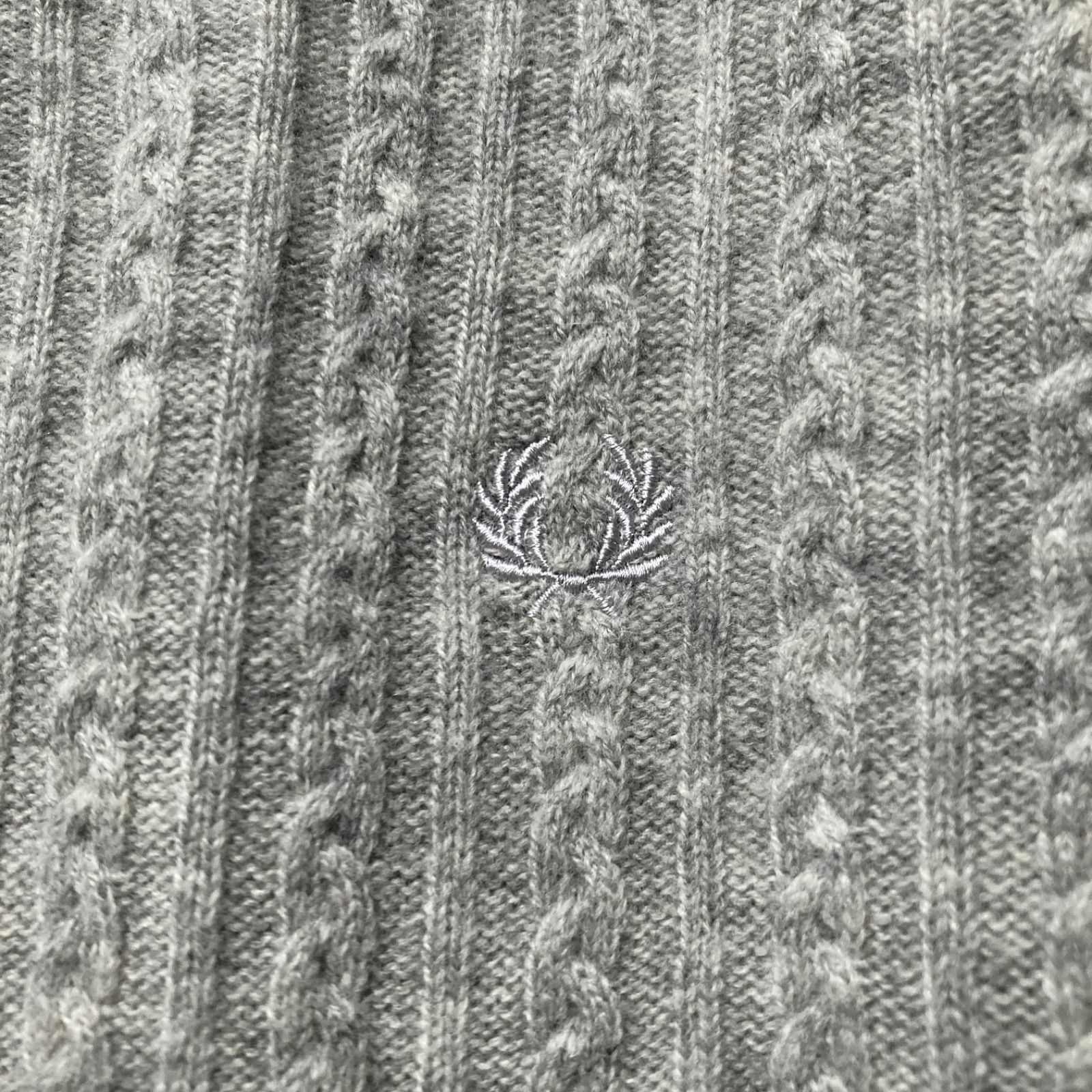 良品 フレッドペリー FRED PERRY Vネック ケーブル ニット セーター