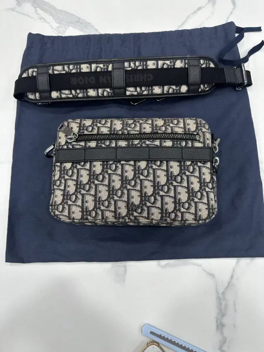 ディオール オブリーク サファリ メッセンジャーバッグ ベージュ