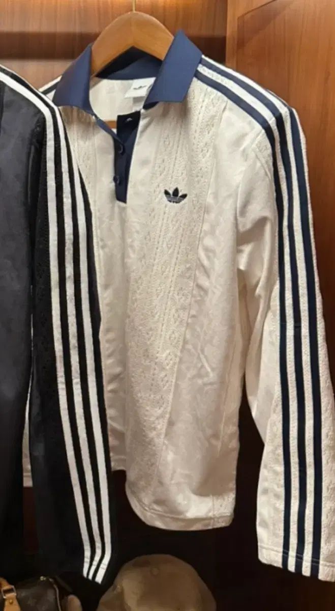  アディダスオリジナルツアーベルベットレース Tシャツ S 長袖 Tシャツ カットソー