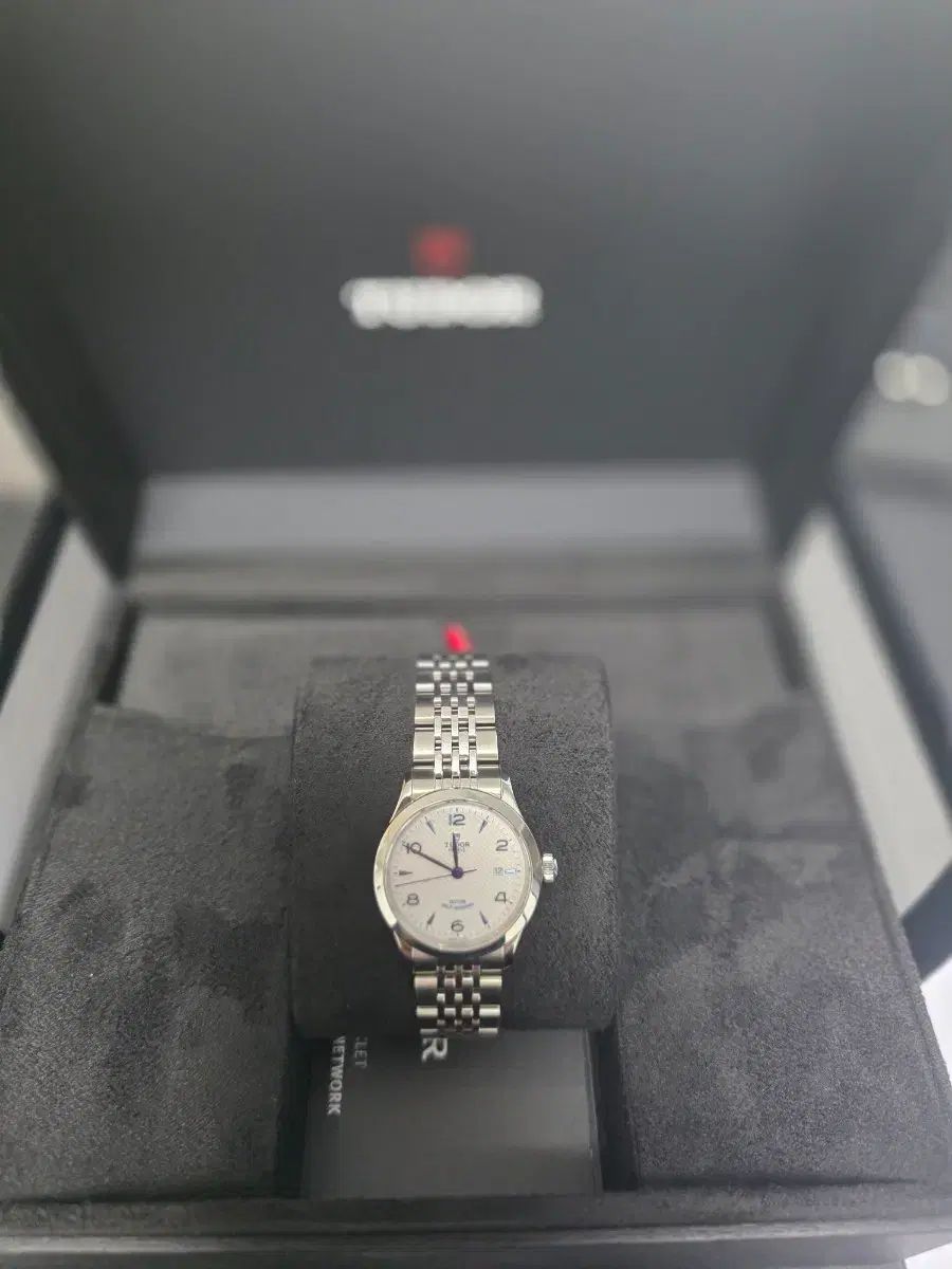 チューダー 1926 オパリン ブルー ダイアル 28 mm