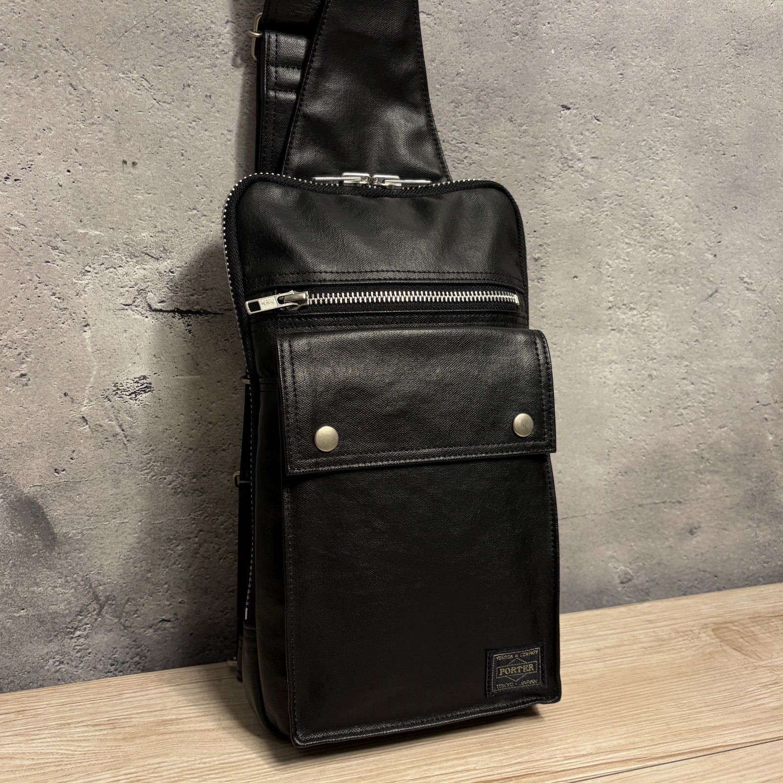 ✨極美品✨PORTER フリースタイル ワンショルダーバッグ 黒 レザー調