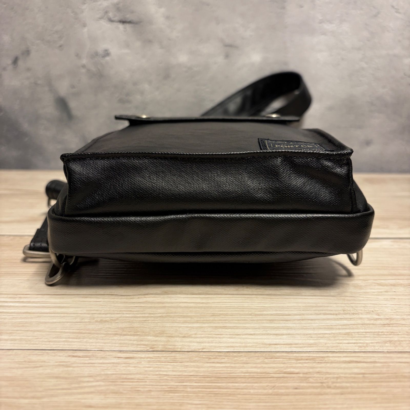 【極美品/カード付】ポーター フリースタイル ショルダーバッグ ボディバッグ 黒 ✨極美品✨PORTER フリースタイル ワンショルダーバッグ 黒 レザー調