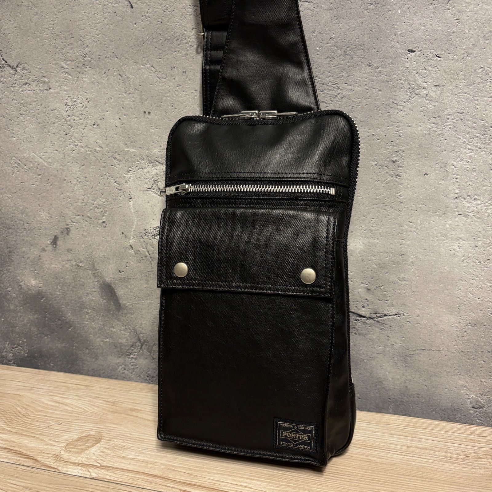 ✨極美品✨PORTER フリースタイル ワンショルダーバッグ 黒 レザー調