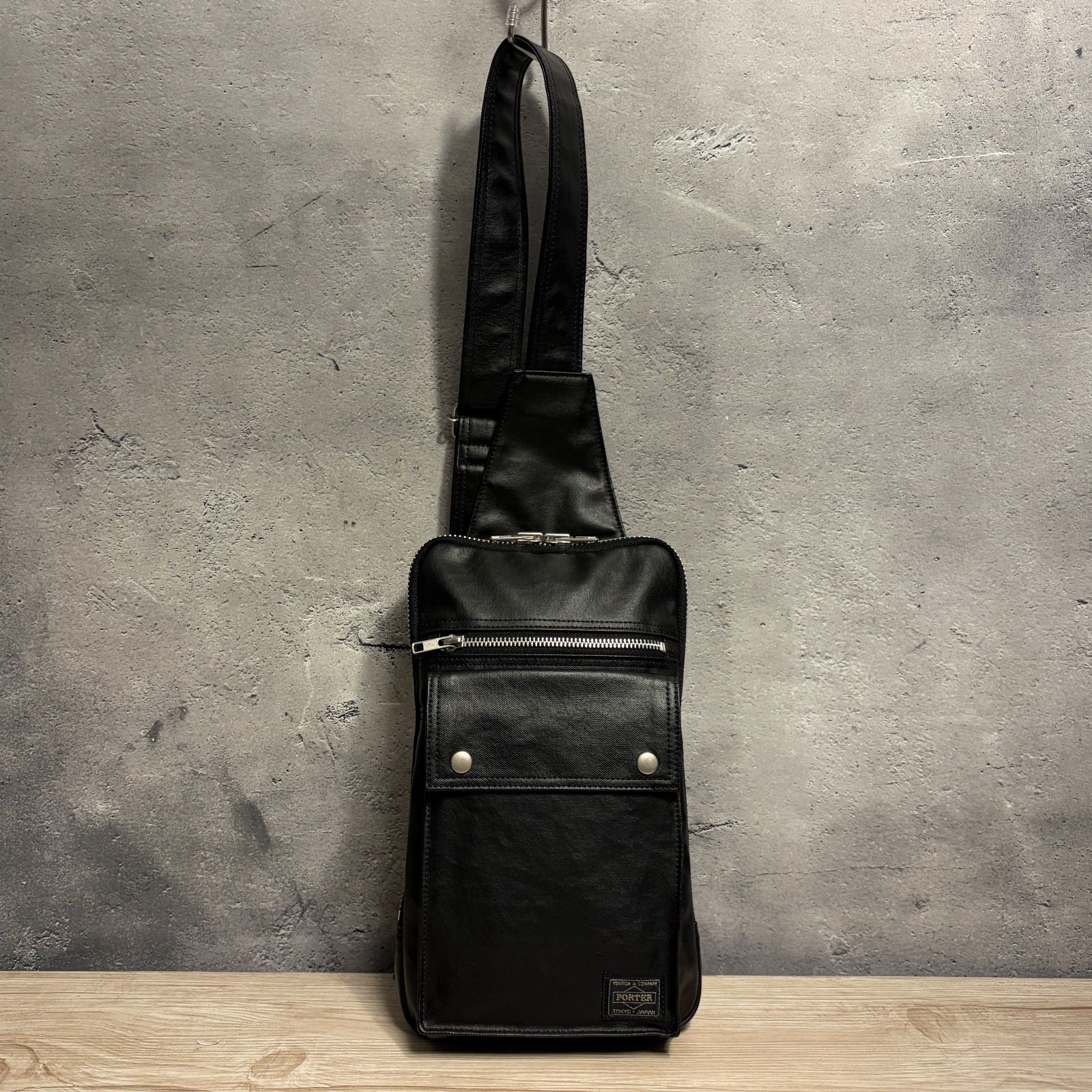 PORTER フリースタイル ワンショルダーバッグ 黒 レザー調 吉田カバン 通勤 通学 ボディバッグ