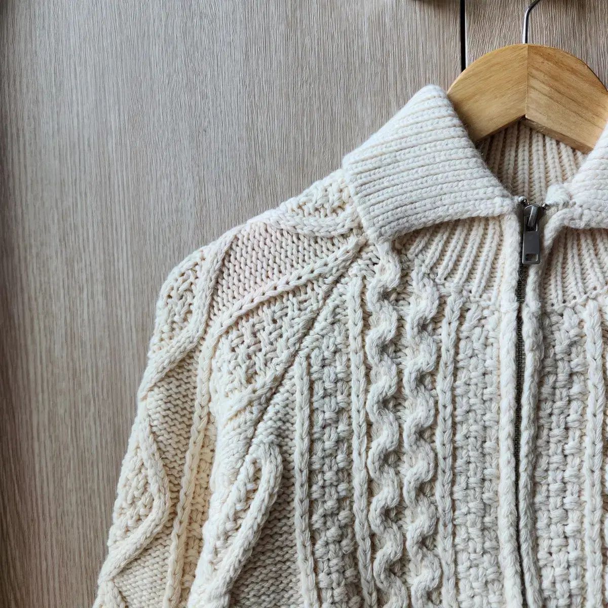ケーブル編みツーウェイ ジップアップ cream