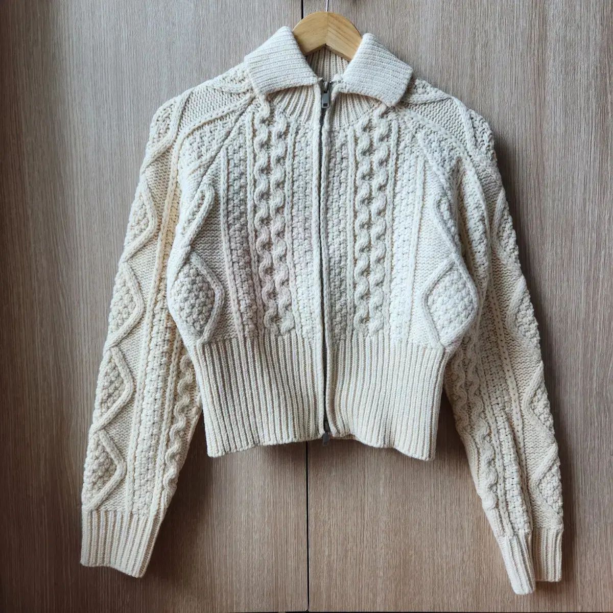 ケーブル編みツーウェイ ジップアップ cream