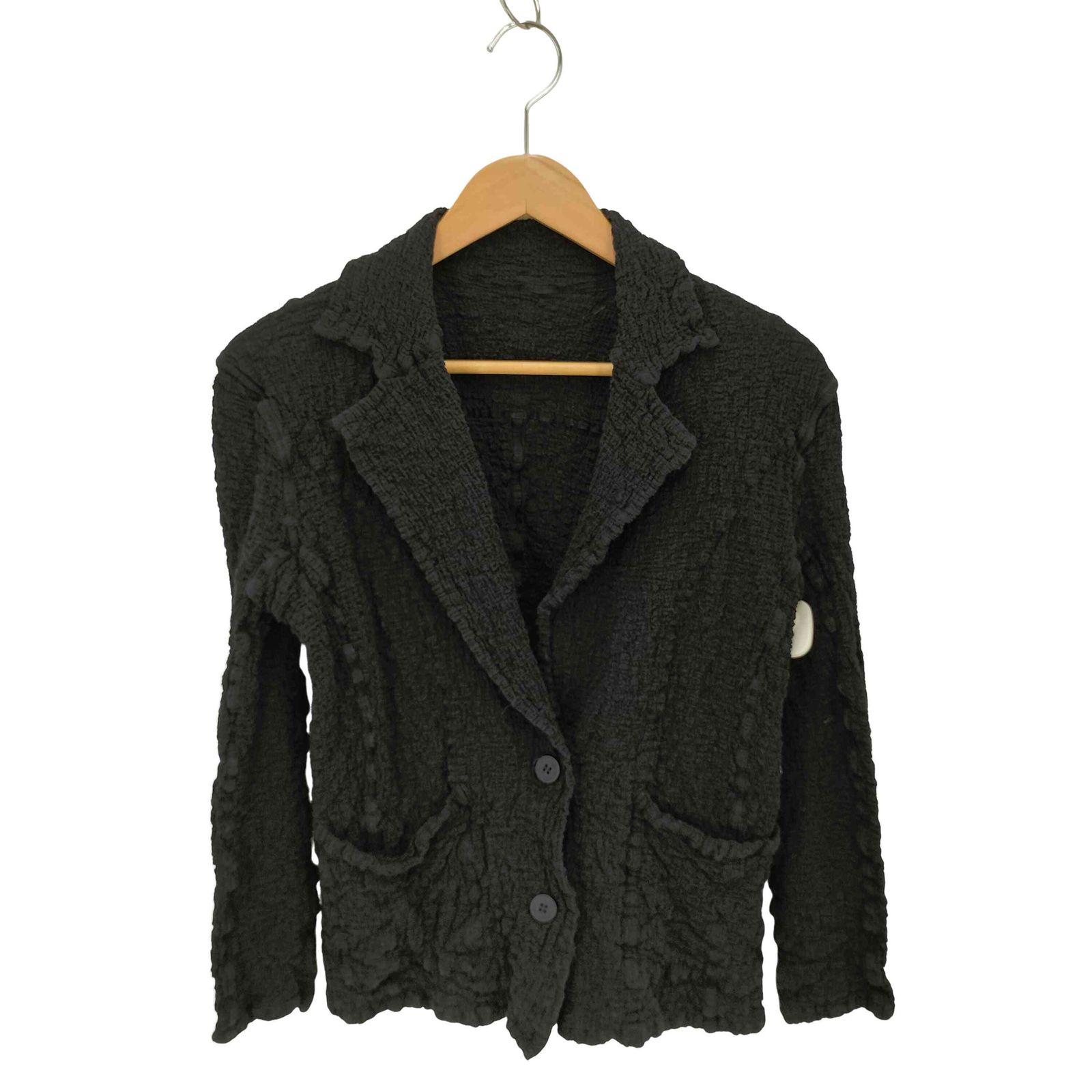 美品 ISSEY MIYAKE イッセイミヤケ テーラードジャケット 黒 M ISSEY MIYAKE（イッセイミヤケ） ナイロン混紡シャイニーテーラード