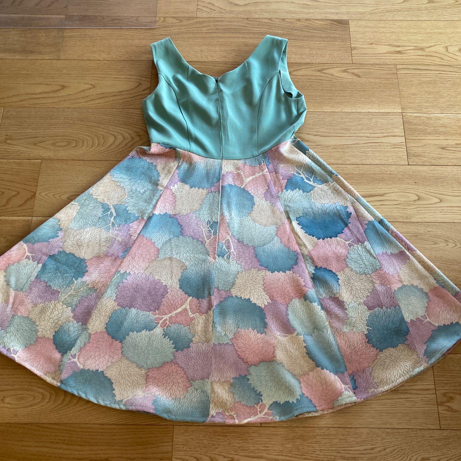 ２種類の着物からリメイク 緑とパステルの菊柄のフ