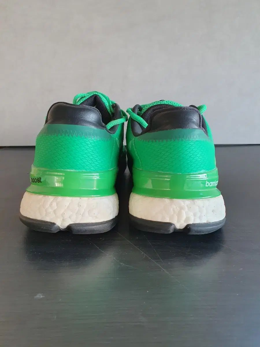 グリーン テニスシューズ