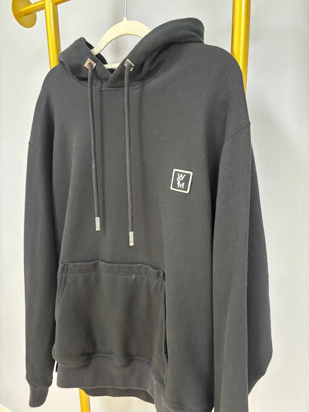 ウーヨンミ バックロゴ フーディー