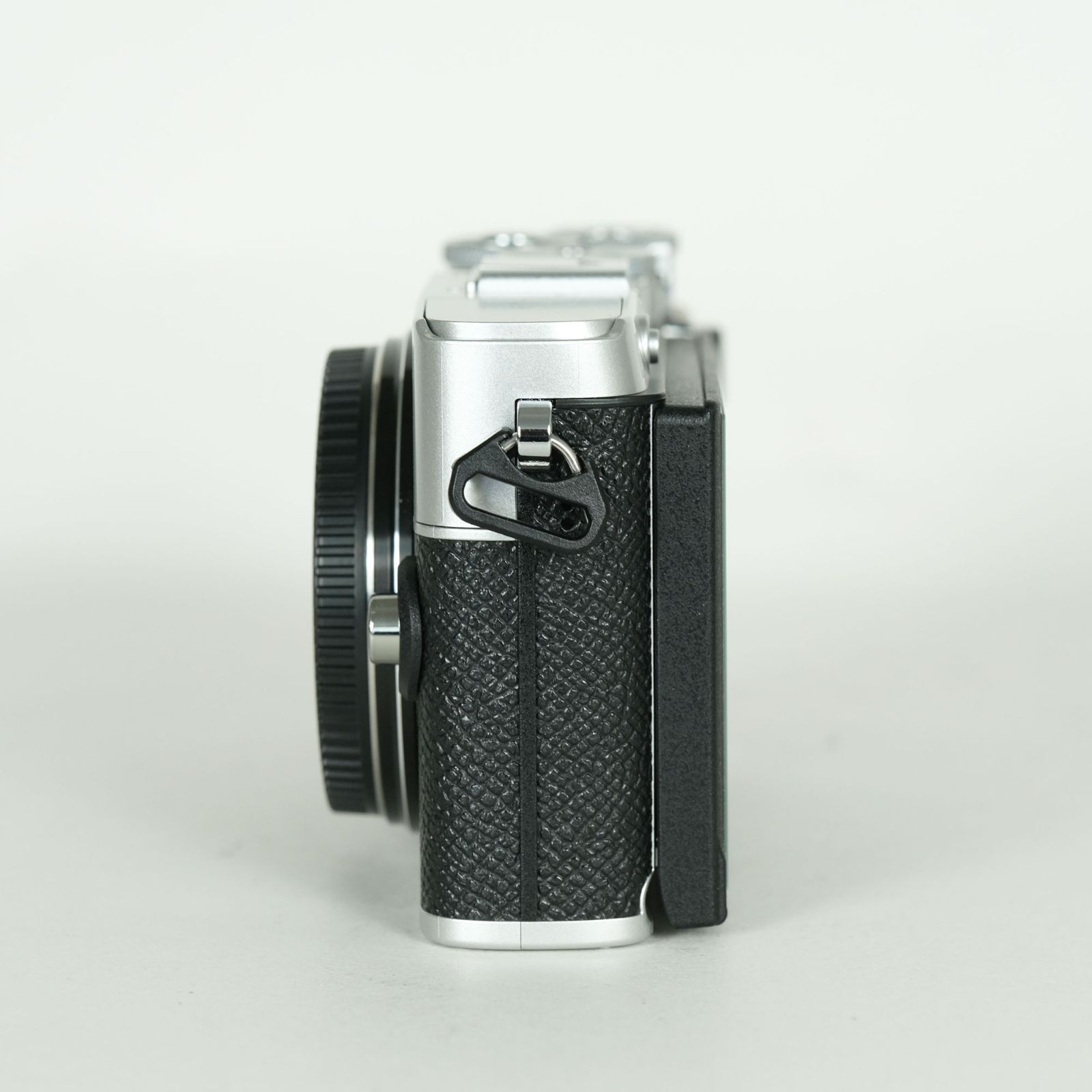 OLYMPUS PEN E-P5 シルバー レザーケース付き Olympus E-P5 シリーズ OLYMPUS PEN E-P5 シルバー レザーケース付き