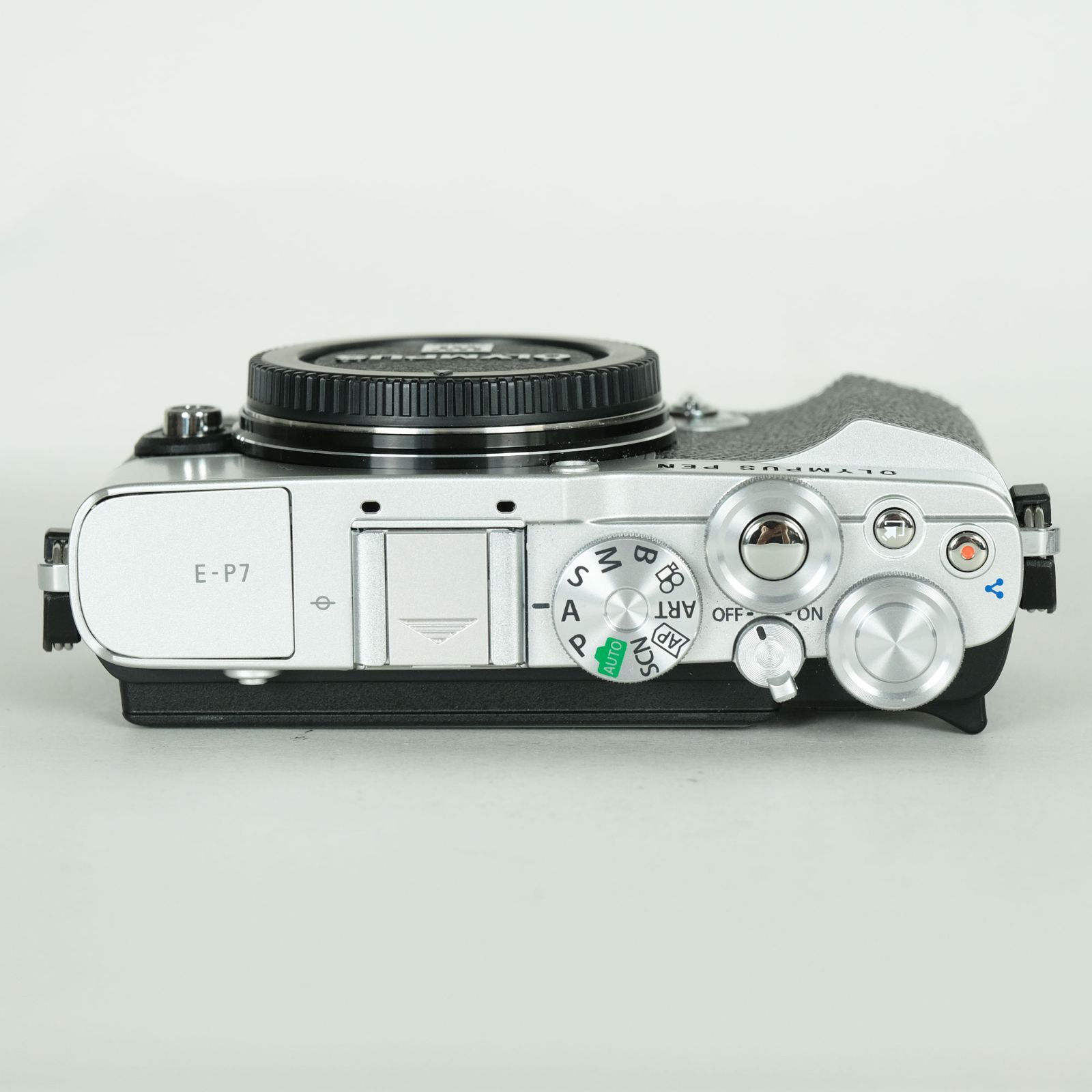 新品同様 | シャッター数558回｜純正レザーケース付] OLYMPUS PEN E-P7