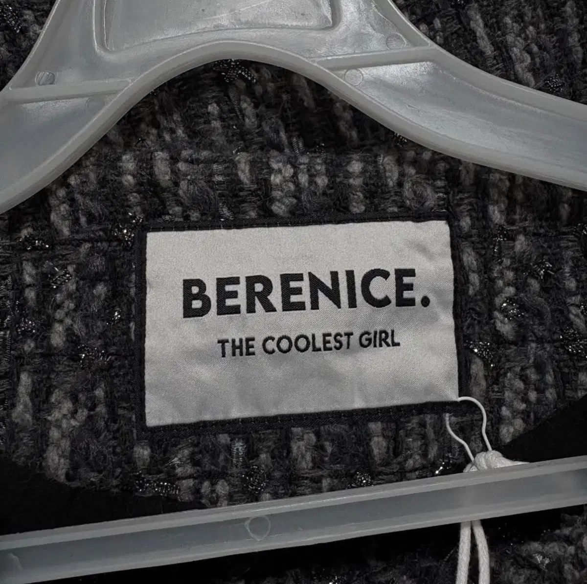 フールボタン ディープブラック