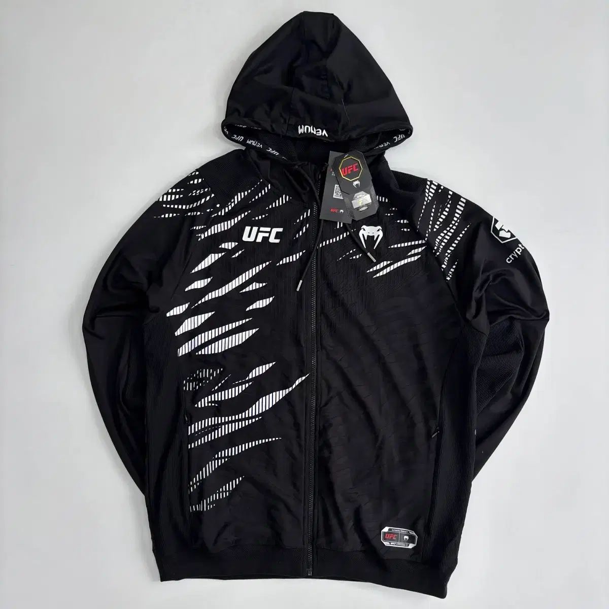 ヴェナム UFC ヒュージョン アセンティック FIGHT OR ESCAPE NIGHT ウォークアウト ジップアップ フーディー ブラック X