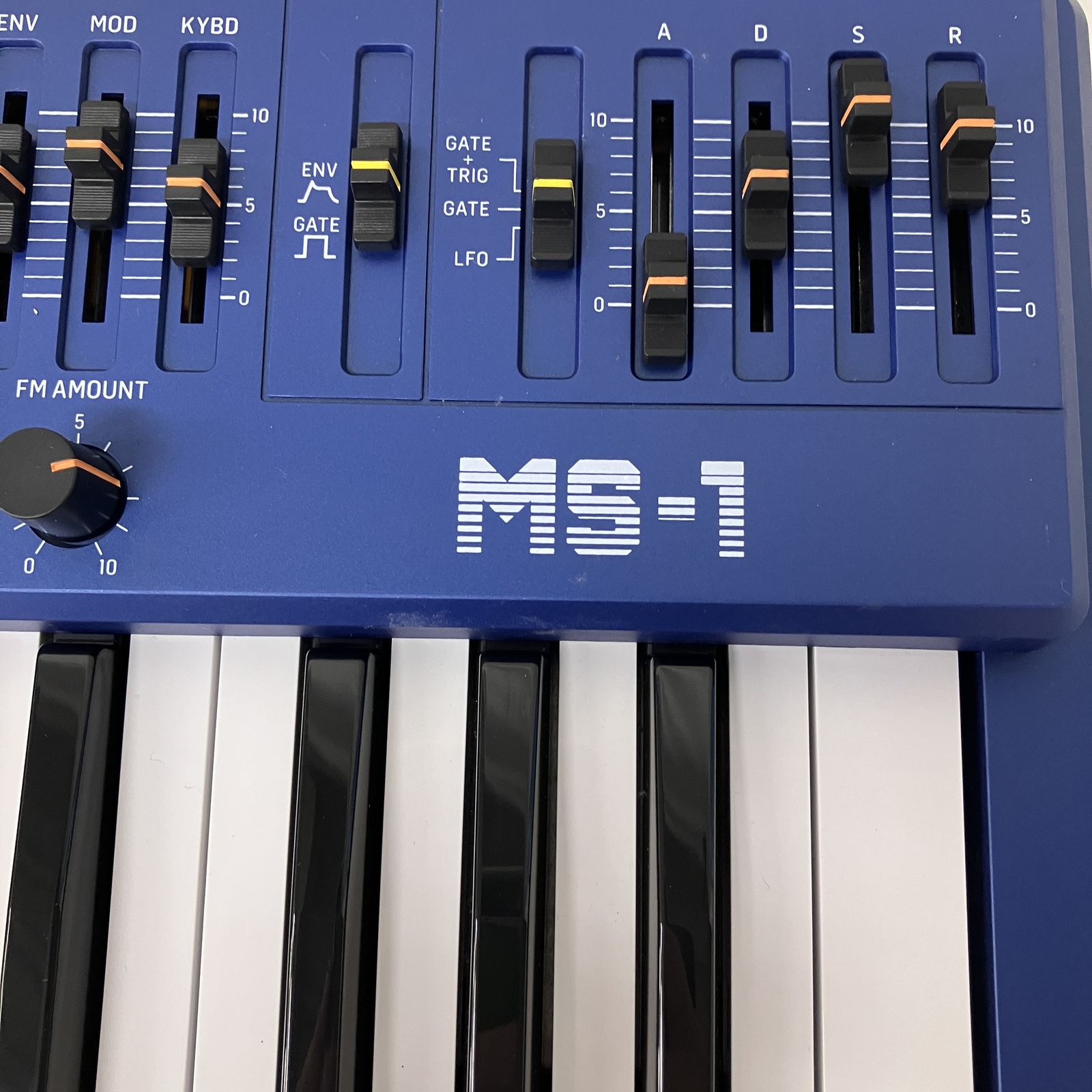 Behringer MS-1 MS-101 モノフォニック アナログシンセサイザー 32鍵盤