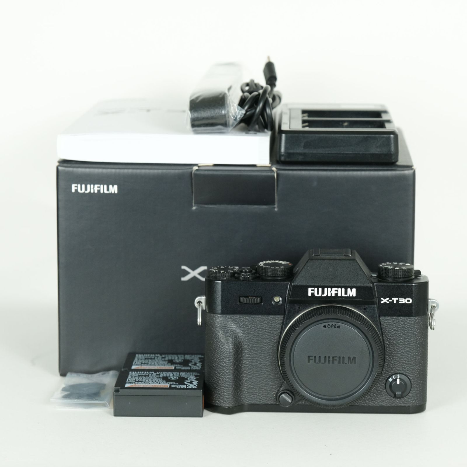 良品 | シャッター数1,100回｜バッテリー2個付] FUJIFILM X-T30