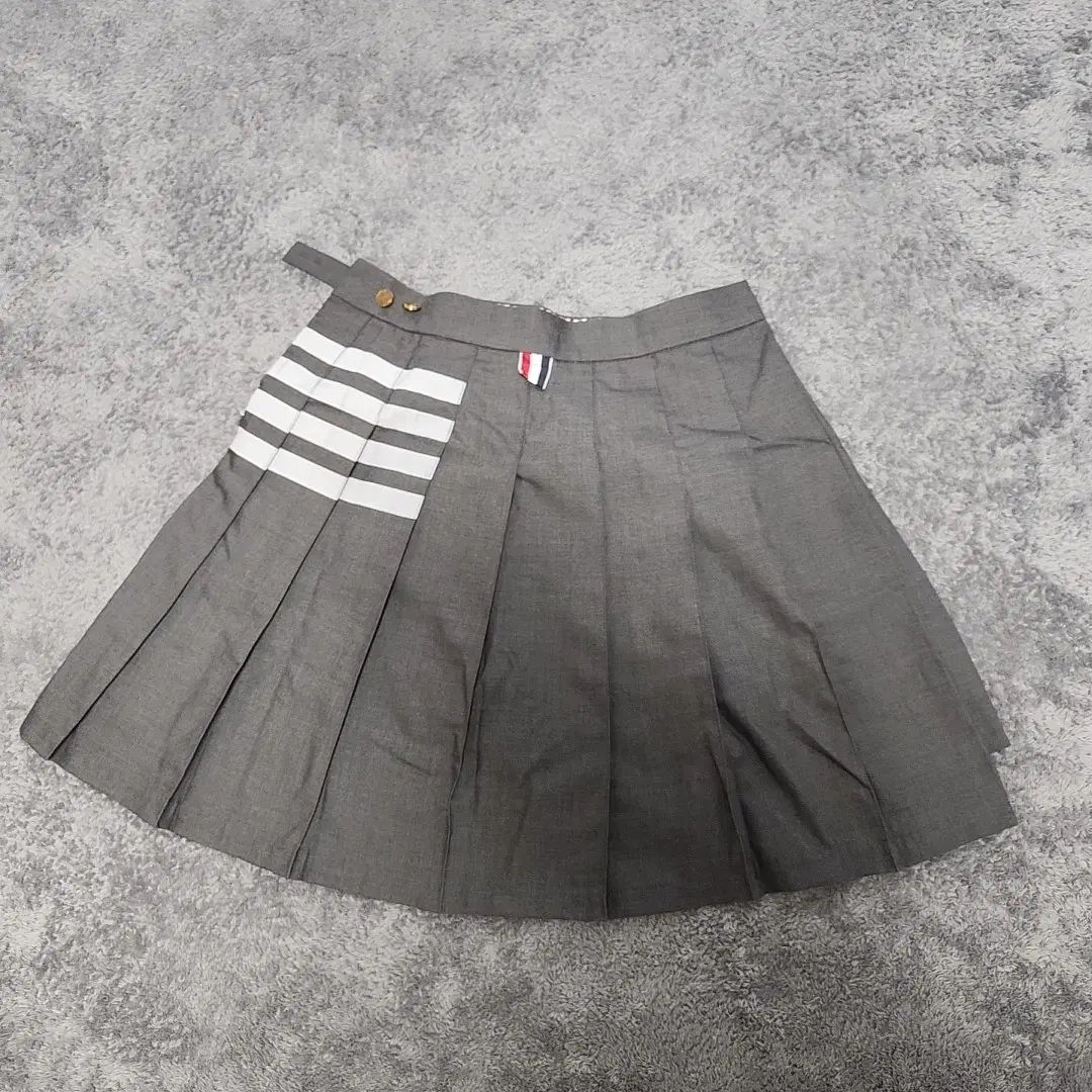 トム・ブラウン レディース スカート 1回着用 55 66 - メルカリ