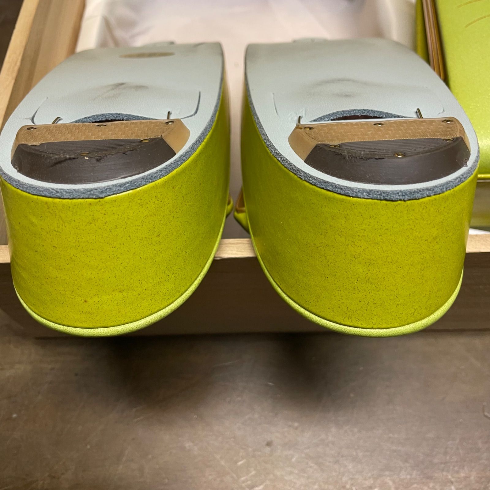 螺鈿】外観美品 和装用ハンドバッグ・草履セット 緑 豪華扇子柄 - メルカリ