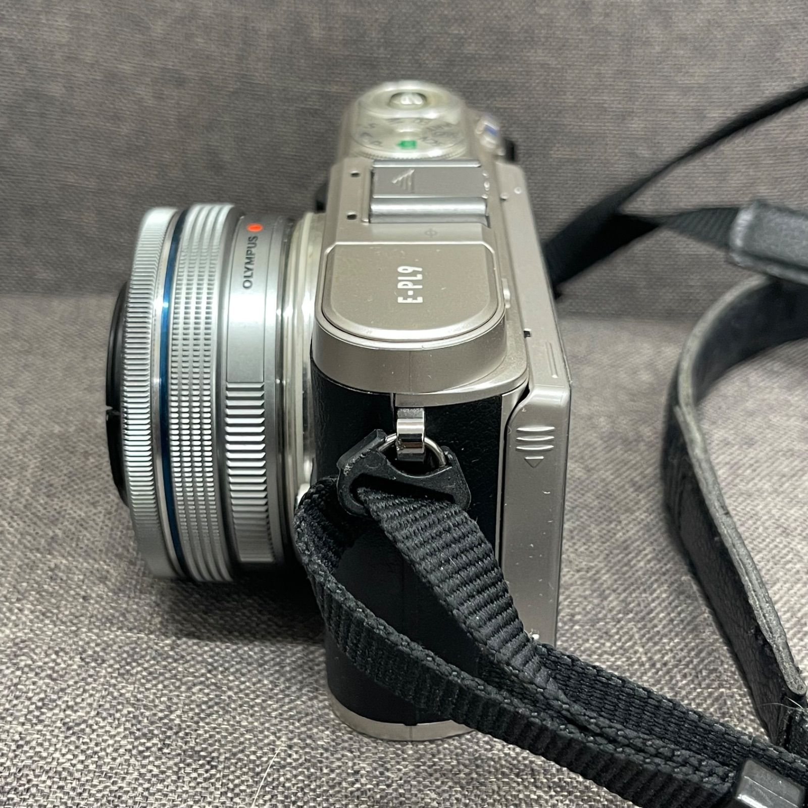 ミラーレス一眼レフ E