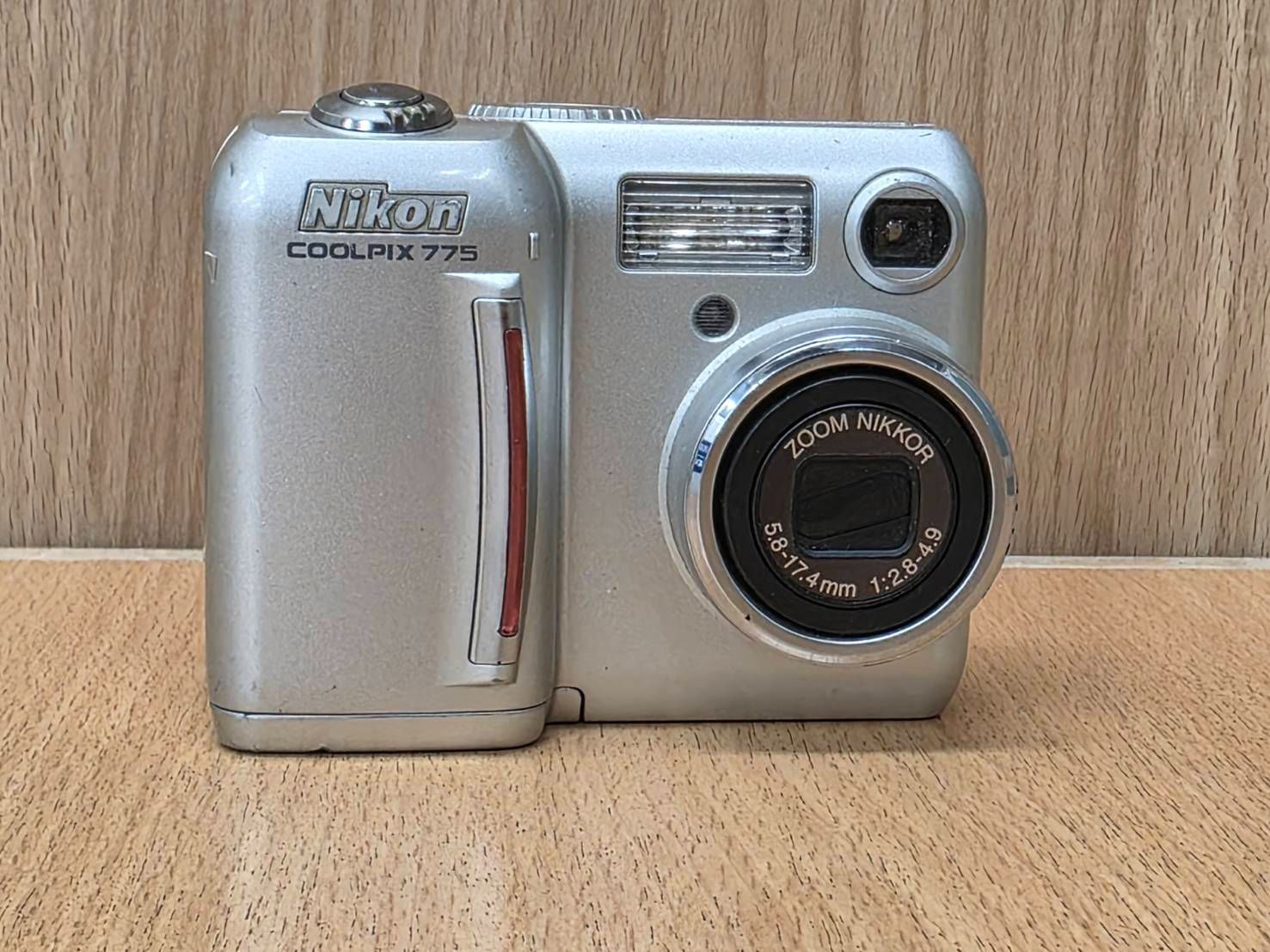 R71218 Nikon ニコン COOLPIX E775 クールピクス シルバー コンパクト