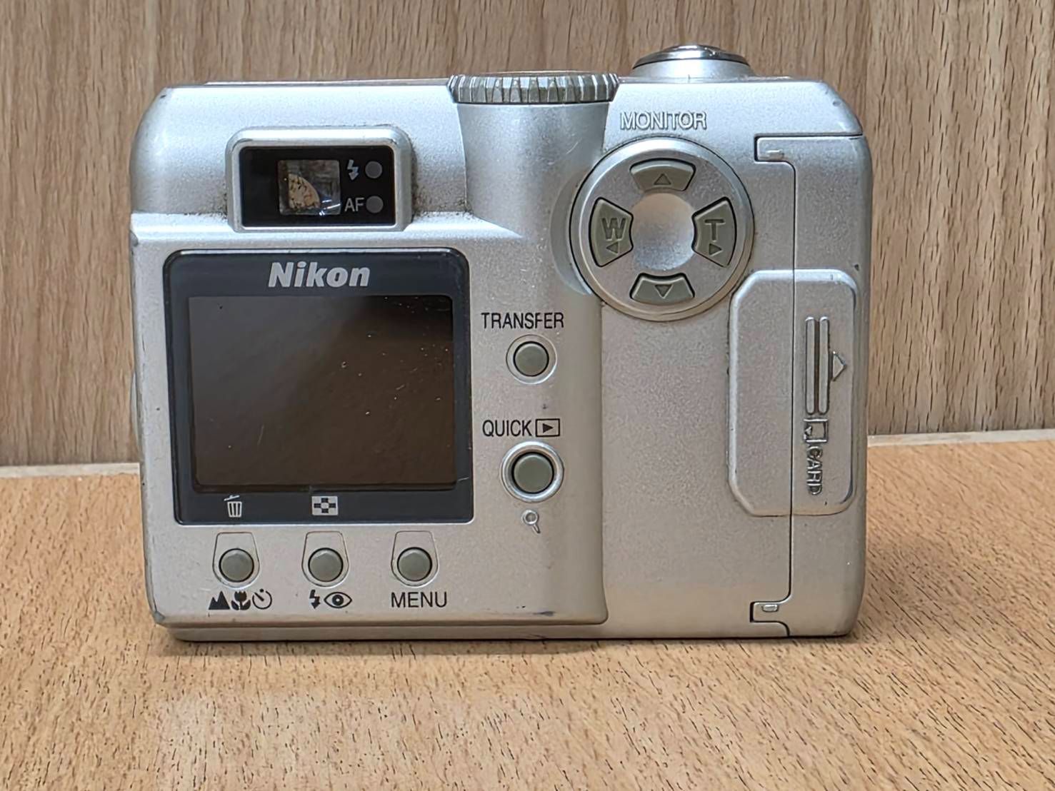 R71218 Nikon ニコン COOLPIX E775 クールピクス シルバー コンパクト
