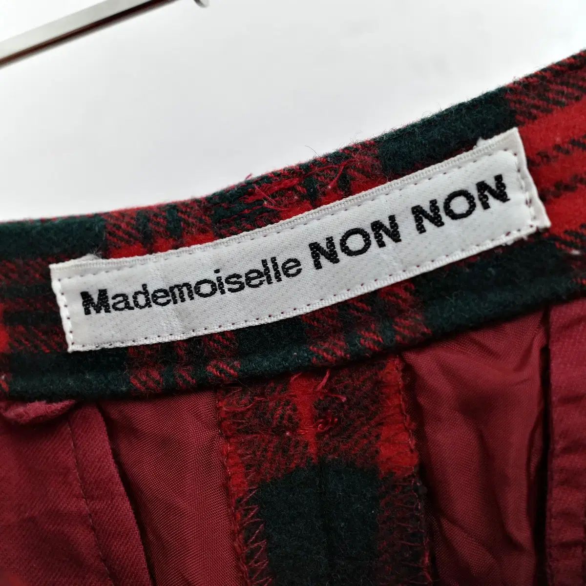 Mademoiselle NON