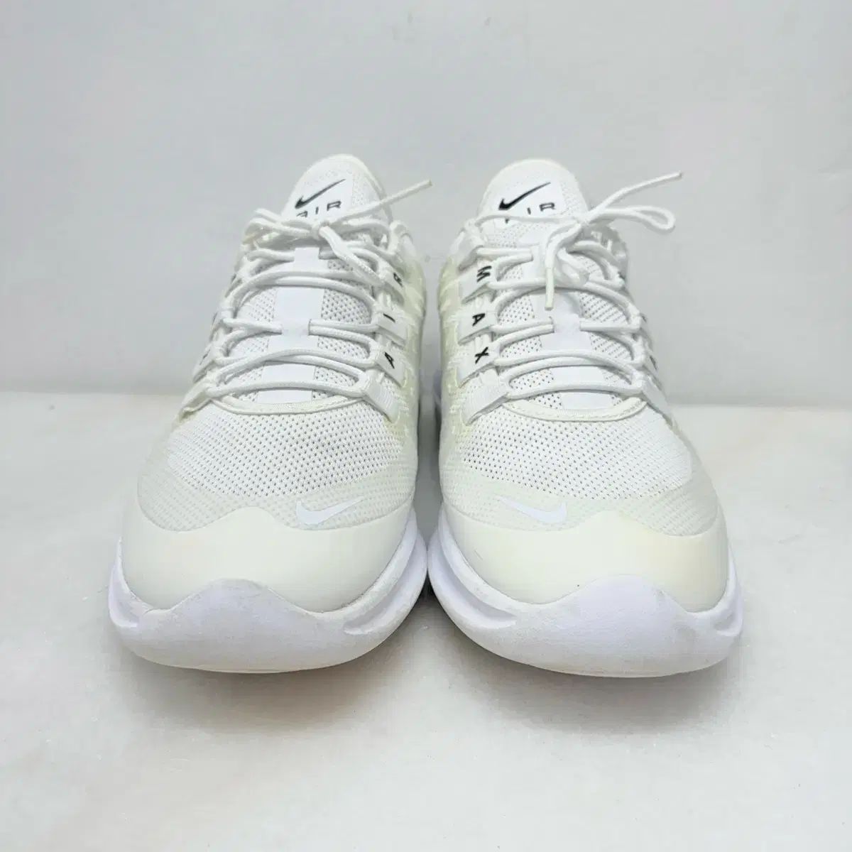 270)ナイキ スニーカー エアマックス エクシス 白 - メルカリ