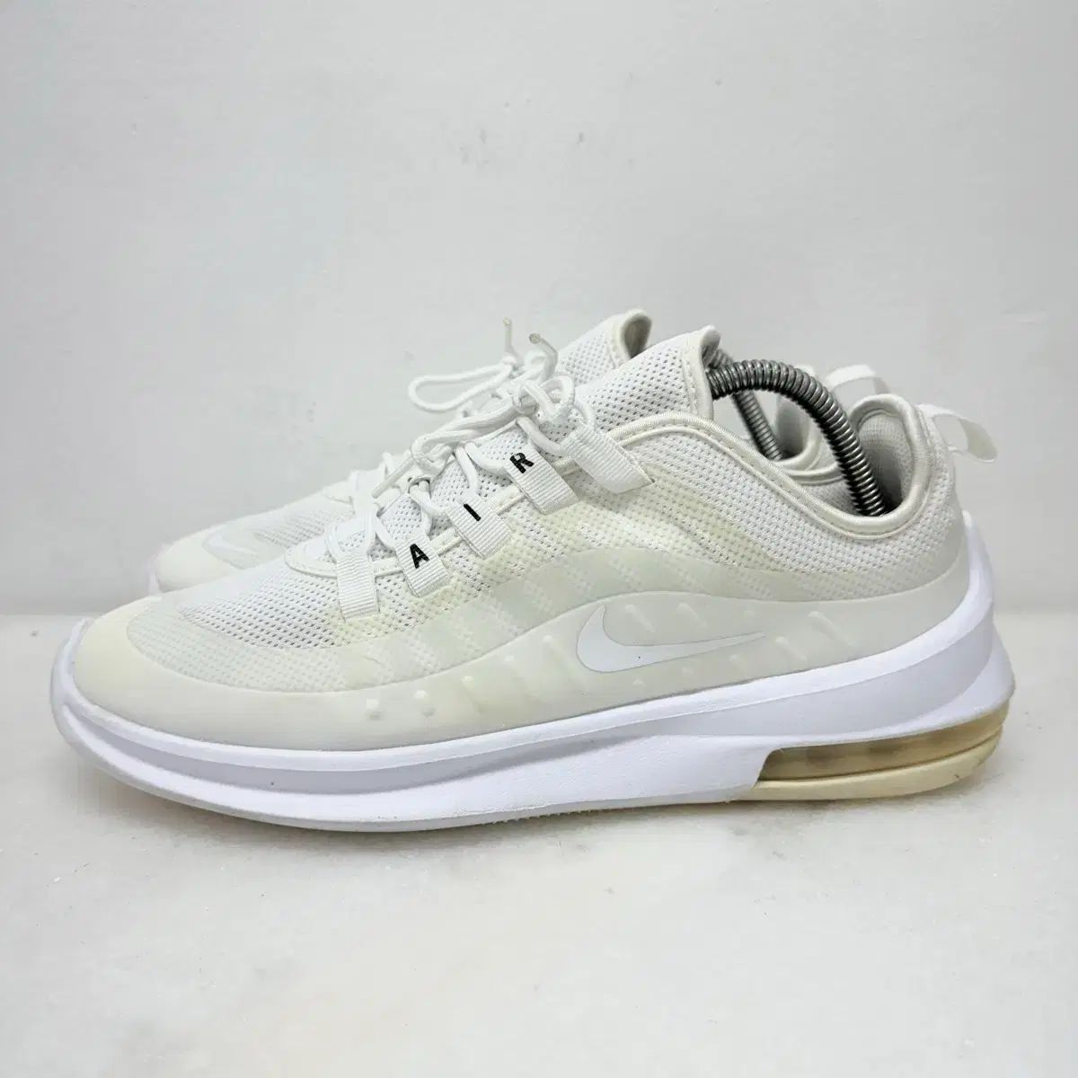 270)ナイキ スニーカー エアマックス エクシス 白 - メルカリ