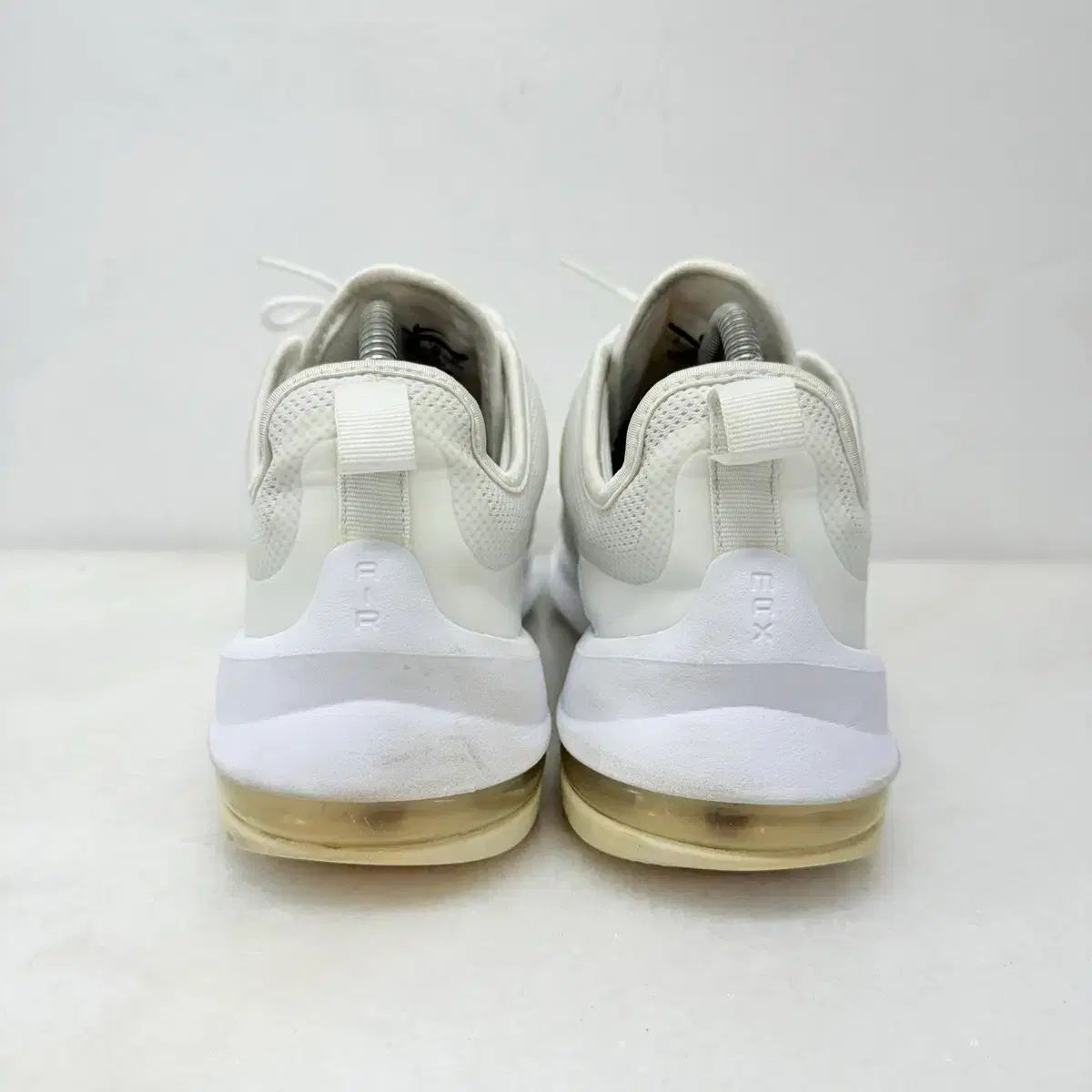 270)ナイキ スニーカー エアマックス エクシス 白 - メルカリ