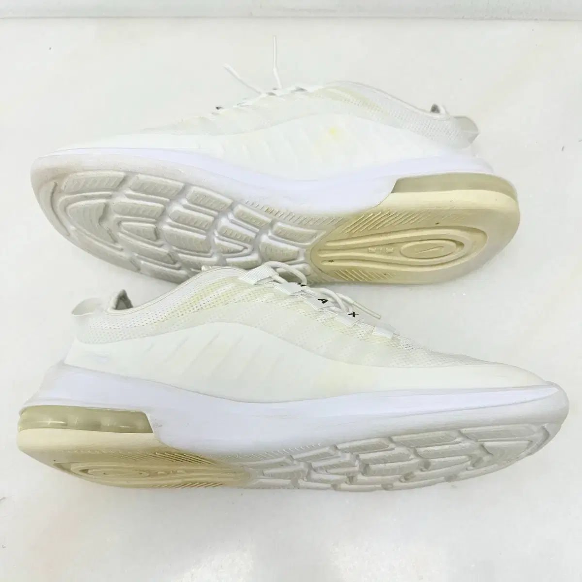 270)ナイキ スニーカー エアマックス エクシス 白 - メルカリ