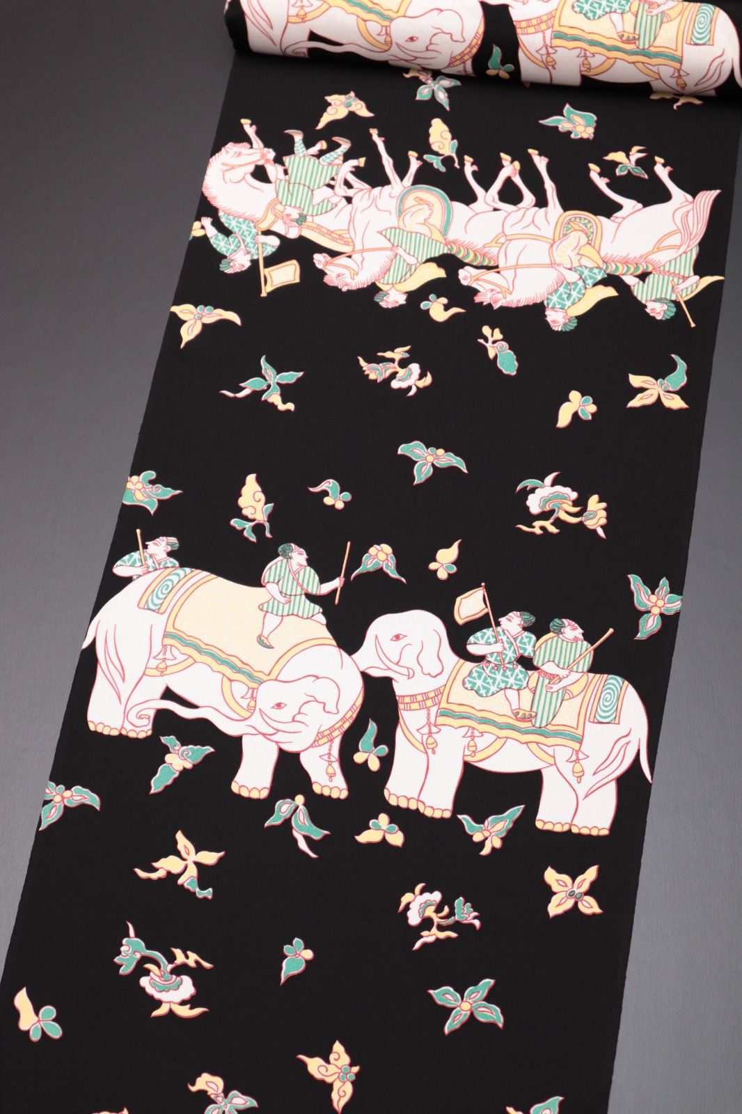 岡重 謹製 京友禅 長襦袢 象と騎馬 正絹 反物 黒地 お洒落用 羽裏可