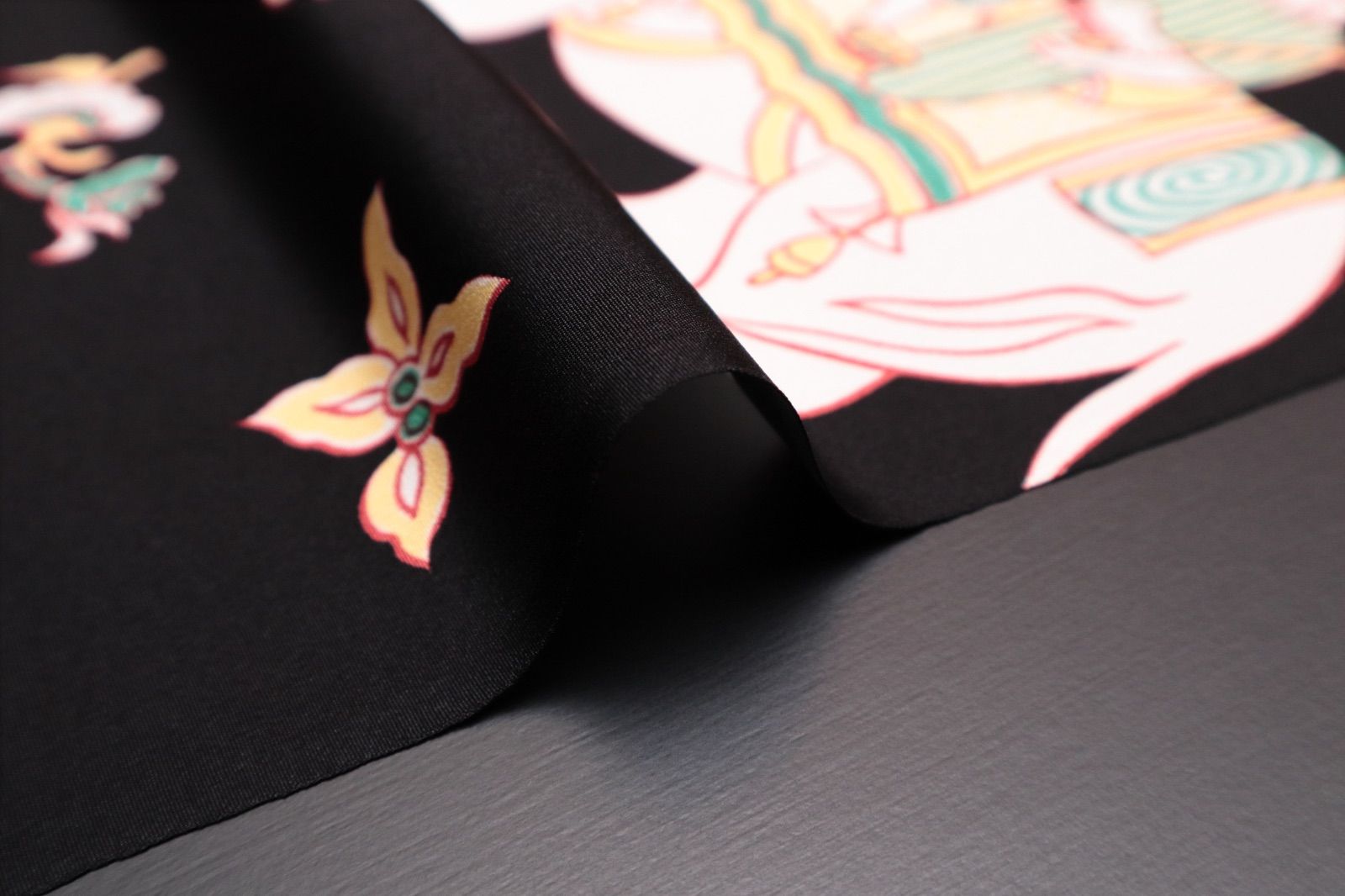 岡重 謹製 京友禅 長襦袢 象と騎馬 正絹 反物 黒地 お洒落用 羽裏可 ニットワンピ 長襦袢 