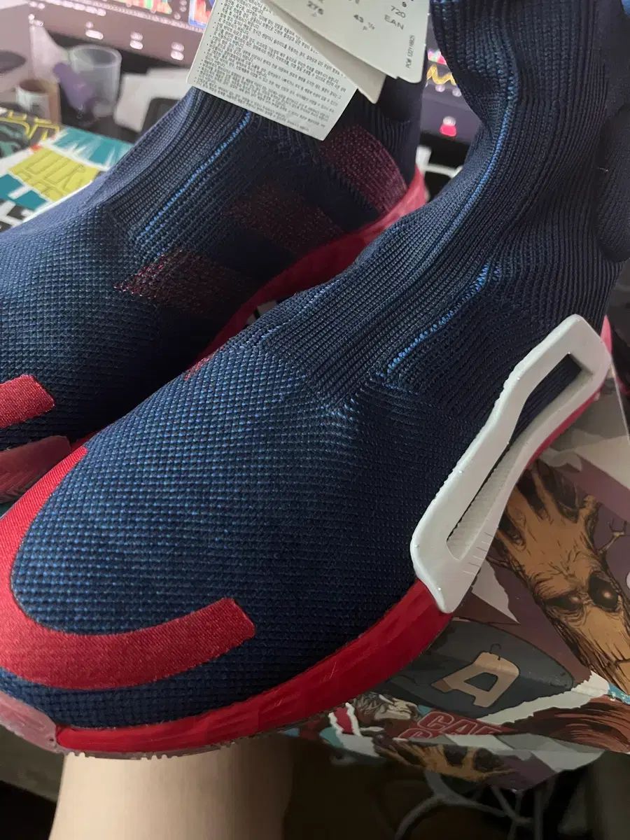 アディダス アベンジャーズ コラボ バスケシューズ