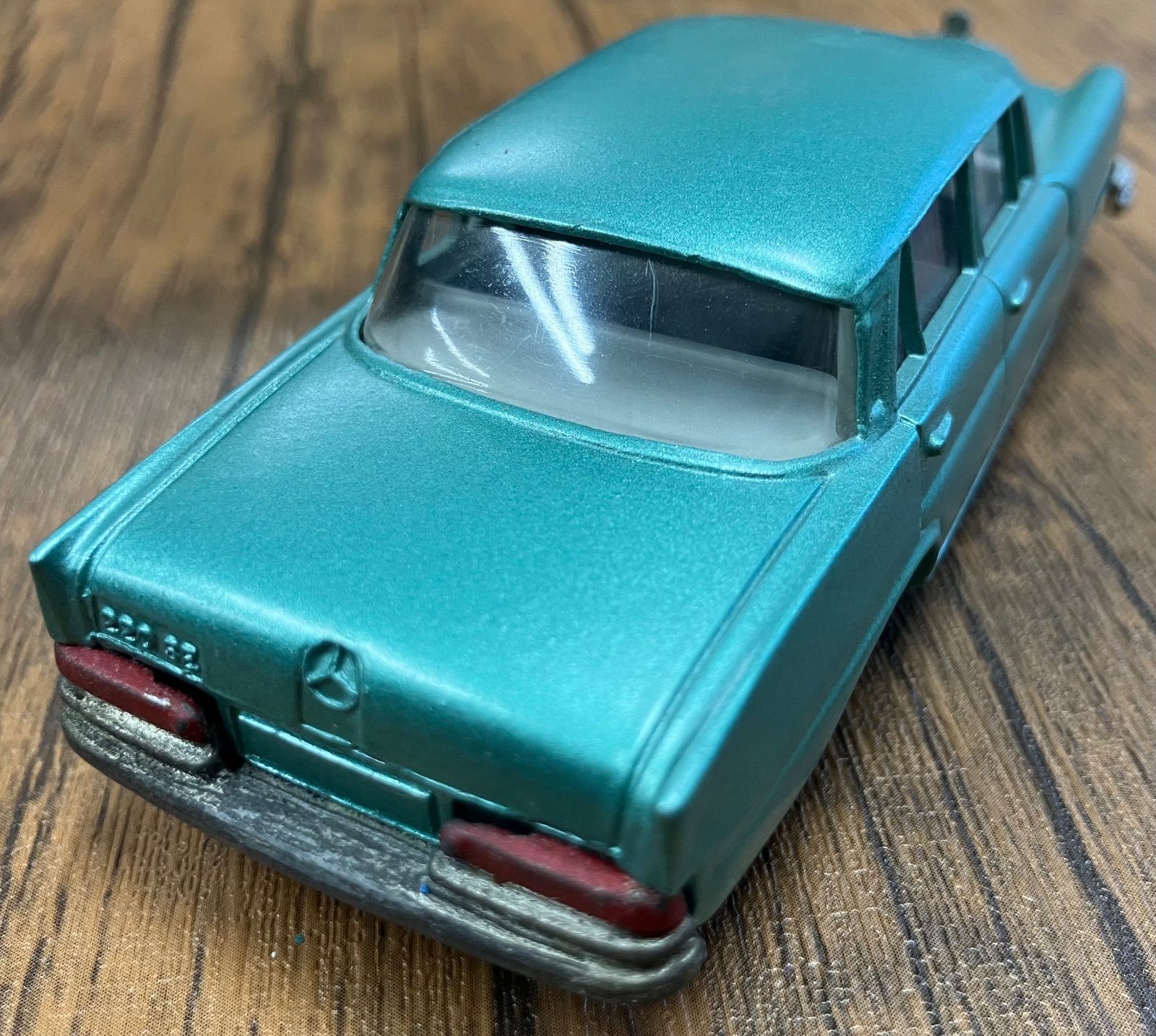 T252 【希少】古いデンマーク・テクノ1/43メルセデスベンツ220SEセダン