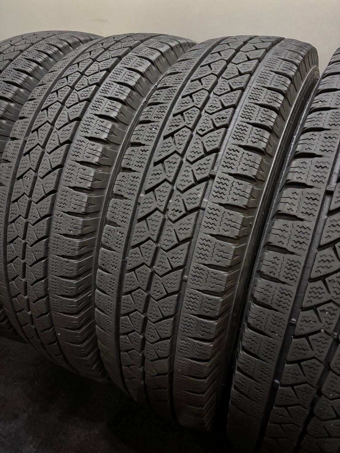 195 80 R 15 103 101 L LT VL 1 21年製 スタッドレス 4本 ブリヂストン ブリザック ハイエース キャラバン 南4 123