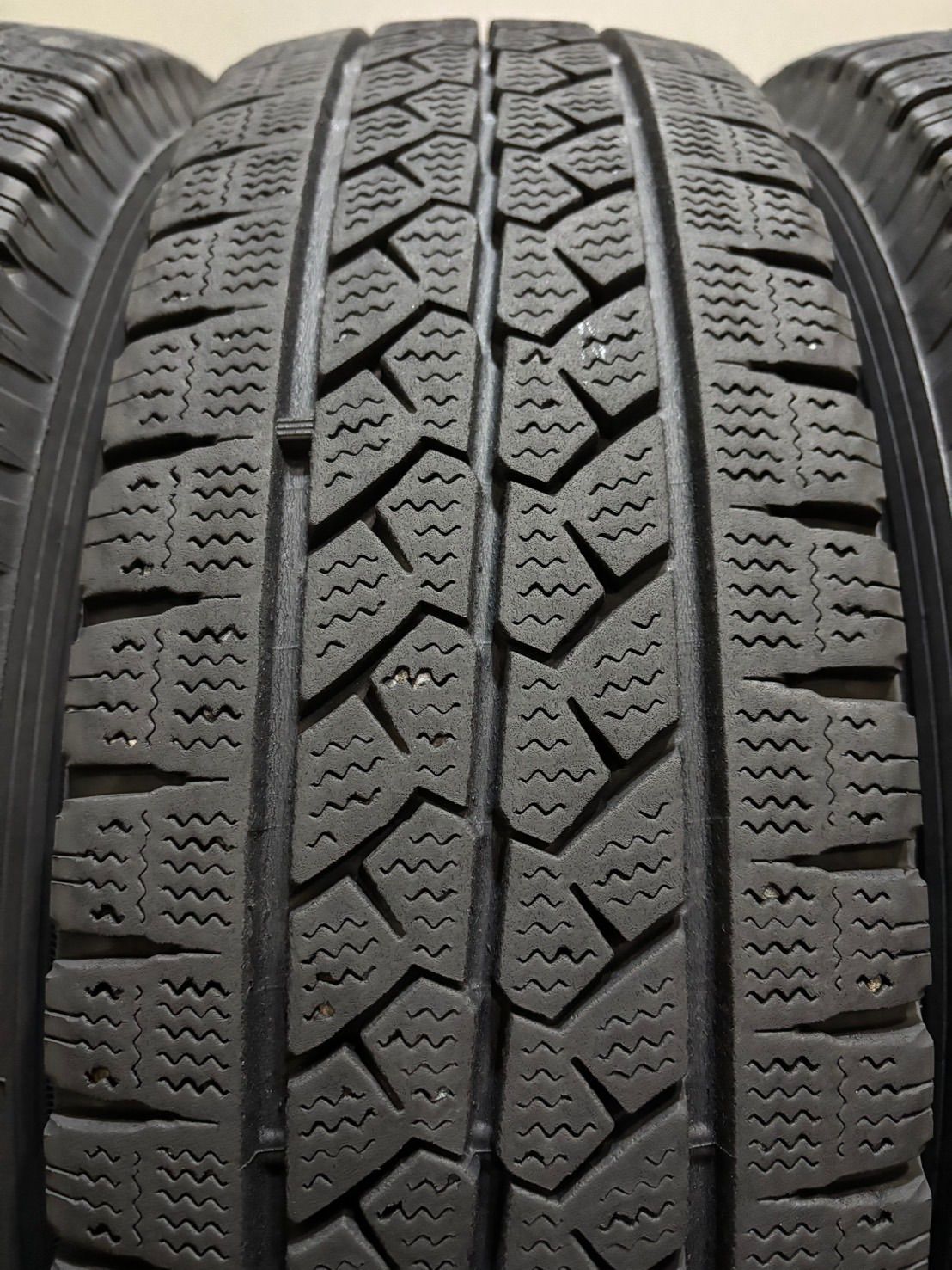  195 80 R 15 103 101 L LT VL 1 21年製 スタッドレス 4本 ブリヂストン ブリザック ハイエース キャラバン 南4 123 15インチ スタッドレス